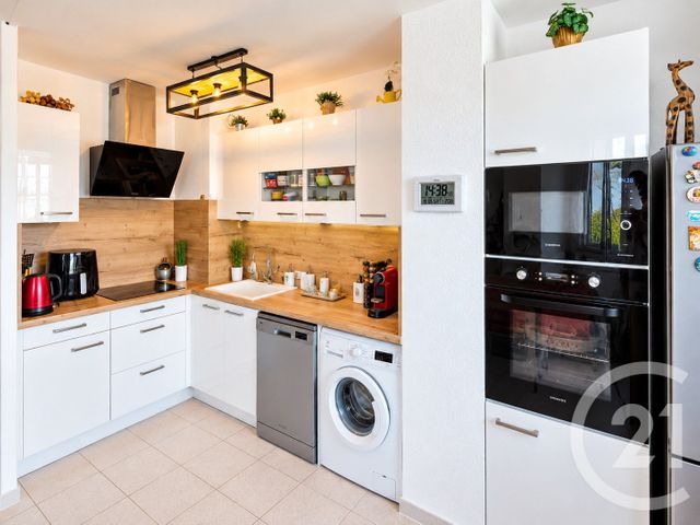 Appartement F2 à vendre - 2 pièces - 50.17 m2 - EVRY - 91 - ILE-DE-FRANCE - Century 21 Eureka