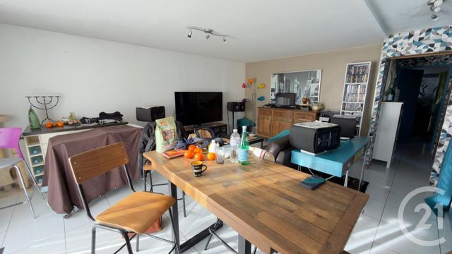 Appartement F2 à vendre - 2 pièces - 47.92 m2 - EVRY - 91 - ILE-DE-FRANCE - Century 21 Eureka