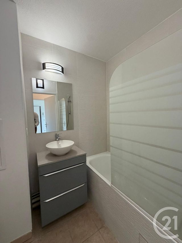 Appartement F2 à vendre - 2 pièces - 37.96 m2 - EVRY - 91 - ILE-DE-FRANCE - Century 21 Eureka