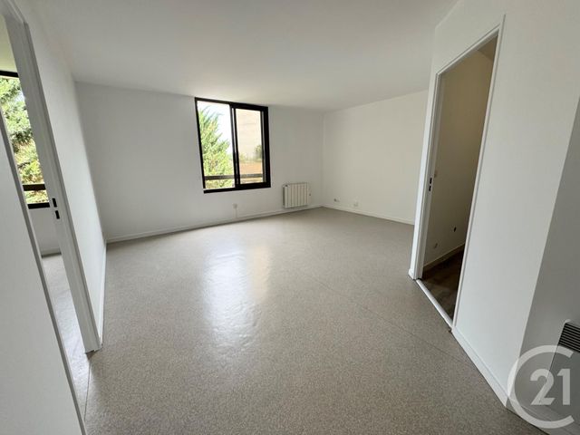 Appartement F2 à vendre - 2 pièces - 45.2 m2 - EVRY - 91 - ILE-DE-FRANCE - Century 21 Eureka