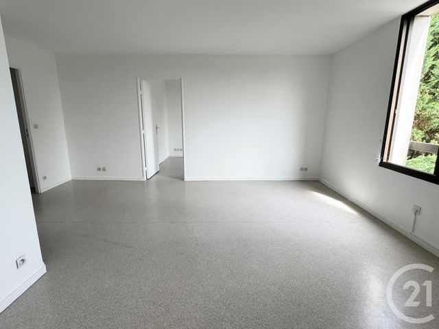 Appartement F2 à vendre - 2 pièces - 45.2 m2 - EVRY - 91 - ILE-DE-FRANCE - Century 21 Eureka