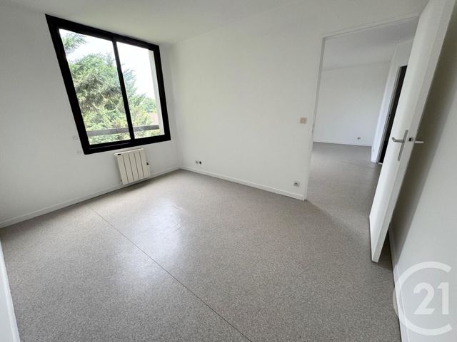 Appartement F2 à vendre - 2 pièces - 45.2 m2 - EVRY - 91 - ILE-DE-FRANCE - Century 21 Eureka
