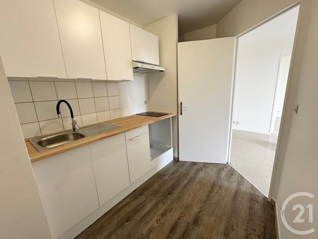 Appartement F2 à vendre - 2 pièces - 45.2 m2 - EVRY - 91 - ILE-DE-FRANCE - Century 21 Eureka