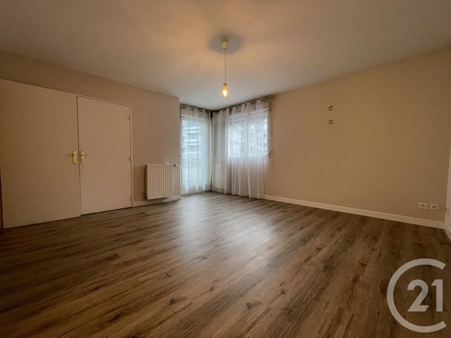Appartement F2 à vendre - 2 pièces - 42.2 m2 - EVRY - 91 - ILE-DE-FRANCE - Century 21 Eureka