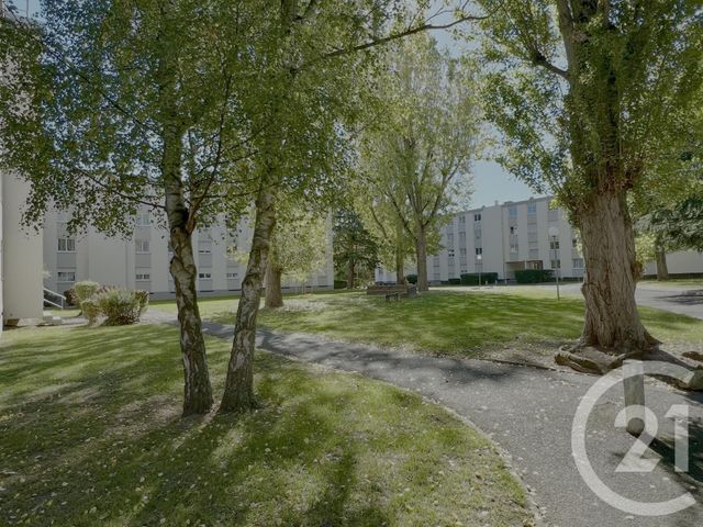 Afficher la photo en grand Appartement F4 à vendre - 4 pièces - 72.95 m2 - EVRY - 91 - ILE-DE-FRANCE - Century 21 Eureka