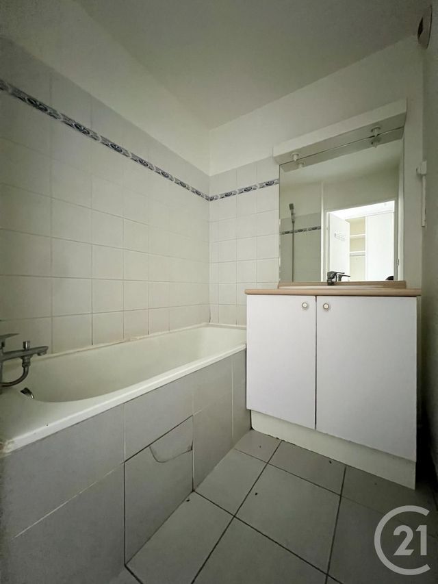 Appartement F1 bis à louer - 2 pièces - 31.08 m2 - COURCOURONNES - 91 - ILE-DE-FRANCE - Century 21 Eureka