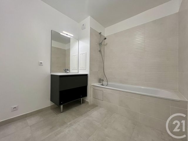 Appartement F3 à louer - 3 pièces - 64.74 m2 - EVRY - 91 - ILE-DE-FRANCE - Century 21 Eureka
