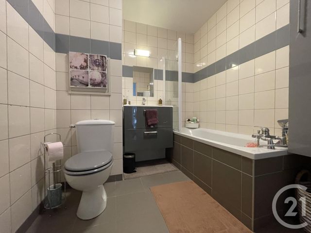 Appartement F2 à vendre - 2 pièces - 40.65 m2 - EVRY - 91 - ILE-DE-FRANCE - Century 21 Eureka