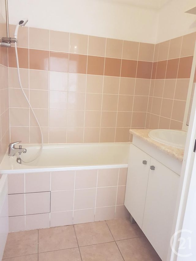 Appartement F3 à vendre - 3 pièces - 60.02 m2 - EVRY - 91 - ILE-DE-FRANCE - Century 21 Eureka