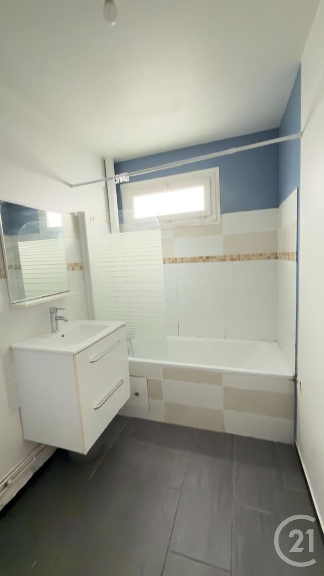 Appartement F2 à vendre - 2 pièces - 42.98 m2 - EVRY - 91 - ILE-DE-FRANCE - Century 21 Eureka