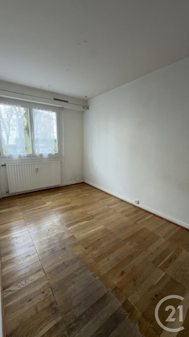 Appartement F2 à vendre - 2 pièces - 42.98 m2 - EVRY - 91 - ILE-DE-FRANCE - Century 21 Eureka