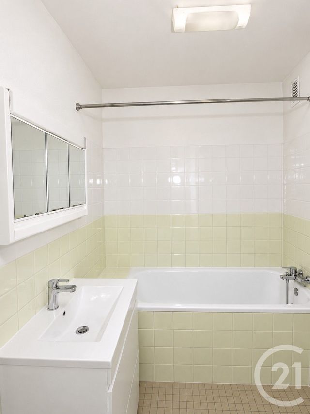 Appartement F3 à vendre - 3 pièces - 62.7 m2 - EVRY - 91 - ILE-DE-FRANCE - Century 21 Eureka