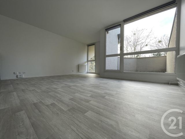 Appartement F2 bis à louer - 2 pièces - 58.61 m2 - EVRY - 91 - ILE-DE-FRANCE - Century 21 Eureka