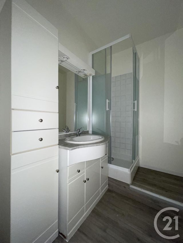 Appartement F2 bis à louer - 2 pièces - 58.61 m2 - EVRY - 91 - ILE-DE-FRANCE - Century 21 Eureka