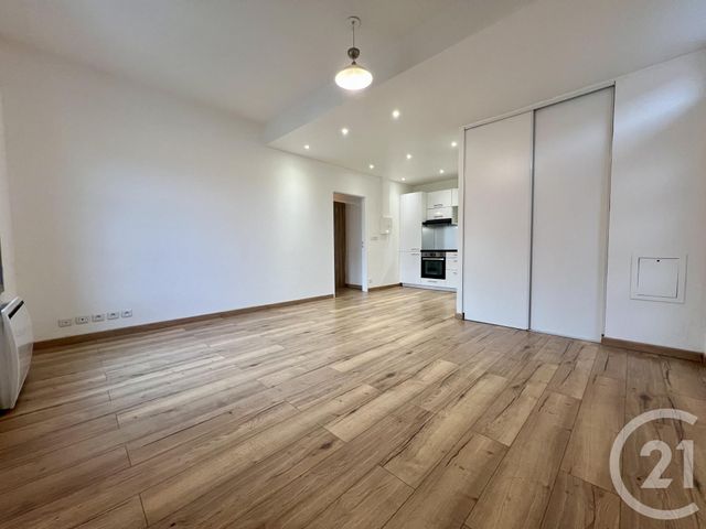Appartement F2 à louer - 2 pièces - 42.72 m2 - EVRY - 91 - ILE-DE-FRANCE - Century 21 Eureka