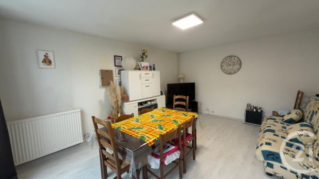 Appartement F2 à vendre - 2 pièces - 53.67 m2 - EVRY - 91 - ILE-DE-FRANCE - Century 21 Eureka