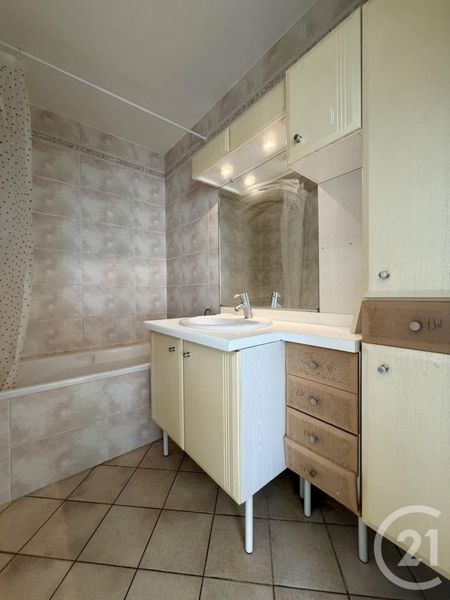 Appartement F4 à louer - 4 pièces - 76.26 m2 - EVRY - 91 - ILE-DE-FRANCE - Century 21 Eureka