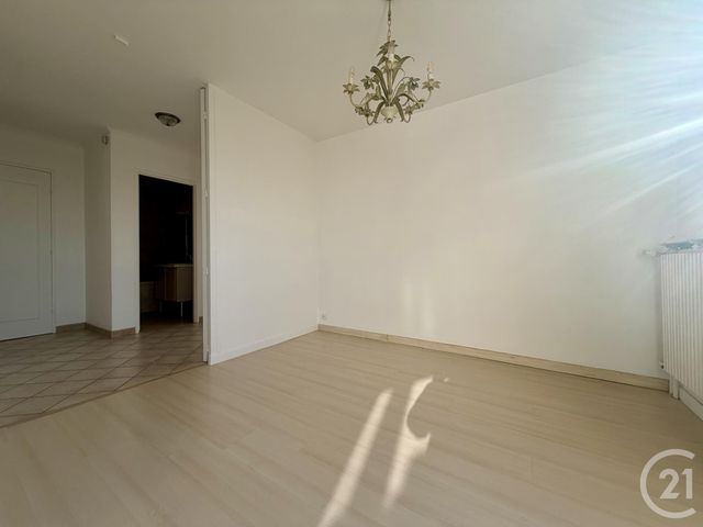 Appartement F4 à louer - 4 pièces - 76.26 m2 - EVRY - 91 - ILE-DE-FRANCE - Century 21 Eureka