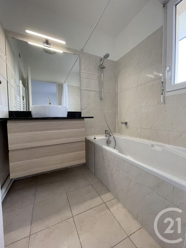 Appartement F2 à louer - 2 pièces - 44.3 m2 - EVRY - 91 - ILE-DE-FRANCE - Century 21 Eureka