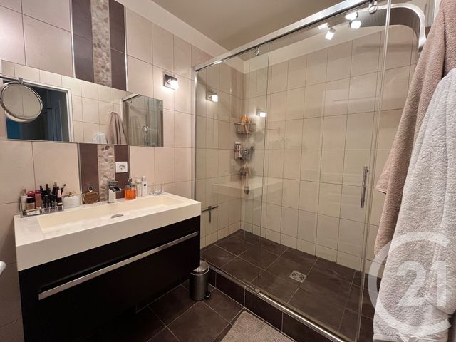 Appartement F3 à vendre - 3 pièces - 65.0 m2 - EVRY - 91 - ILE-DE-FRANCE - Century 21 Eureka