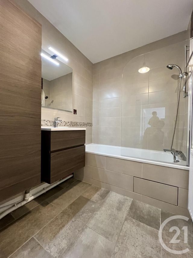 Appartement F2 à louer - 2 pièces - 46.99 m2 - EVRY - 91 - ILE-DE-FRANCE - Century 21 Eureka