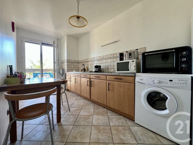 Appartement F4 à vendre - 4 pièces - 77.2 m2 - EVRY - 91 - ILE-DE-FRANCE - Century 21 Eureka