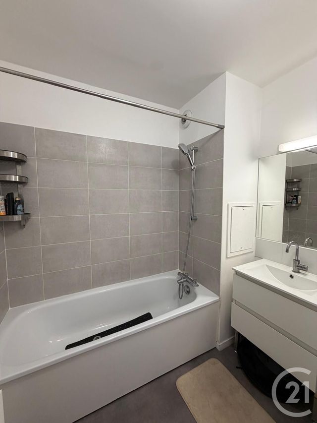Appartement F3 à vendre - 3 pièces - 60.81 m2 - EVRY - 91 - ILE-DE-FRANCE - Century 21 Eureka
