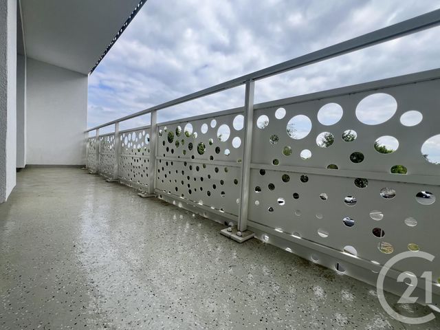 Appartement F2 à louer - 2 pièces - 48.0 m2 - COMBS LA VILLE - 77 - ILE-DE-FRANCE - Century 21 Eureka