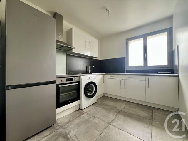 Appartement F2 à louer - 2 pièces - 48.0 m2 - COMBS LA VILLE - 77 - ILE-DE-FRANCE - Century 21 Eureka