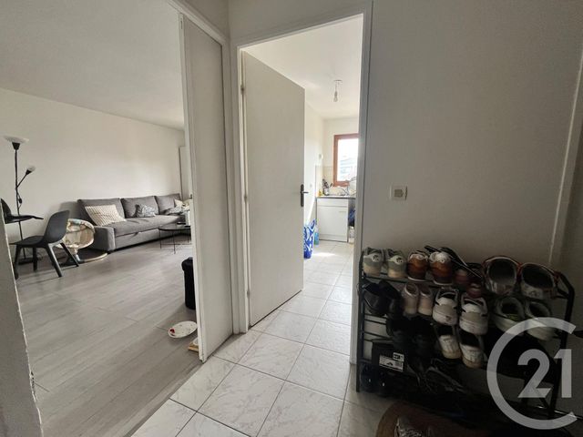 Appartement F2 à vendre - 2 pièces - 46.51 m2 - EVRY - 91 - ILE-DE-FRANCE - Century 21 Eureka