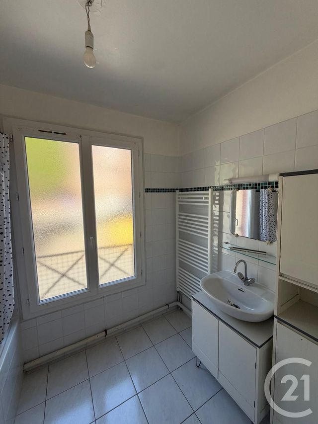 Appartement F2 à vendre - 2 pièces - 53.09 m2 - EVRY - 91 - ILE-DE-FRANCE - Century 21 Eureka