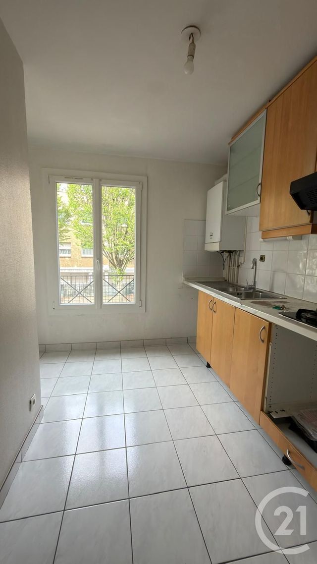 Appartement F2 à vendre - 2 pièces - 53.09 m2 - EVRY - 91 - ILE-DE-FRANCE - Century 21 Eureka
