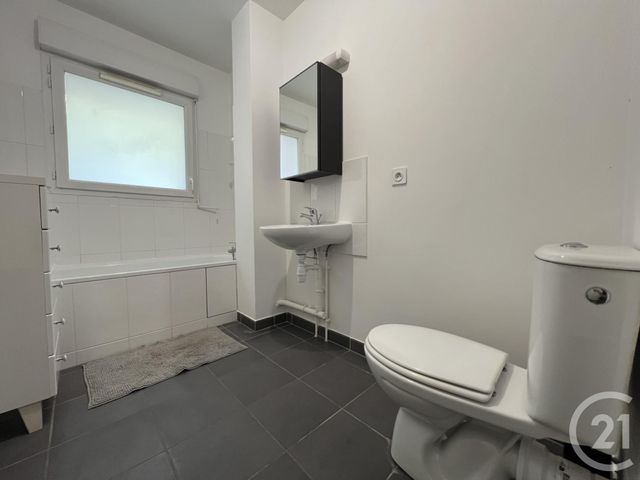 Appartement F2 à vendre - 2 pièces - 46.96 m2 - EVRY - 91 - ILE-DE-FRANCE - Century 21 Eureka