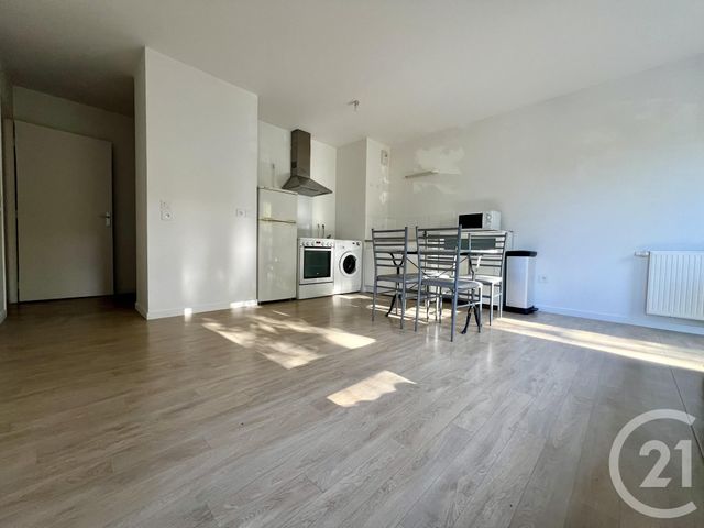 Appartement F2 à vendre - 2 pièces - 46.96 m2 - EVRY - 91 - ILE-DE-FRANCE - Century 21 Eureka