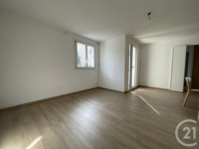Appartement F2 à louer - 2 pièces - 46.1 m2 - EVRY - 91 - ILE-DE-FRANCE - Century 21 Eureka