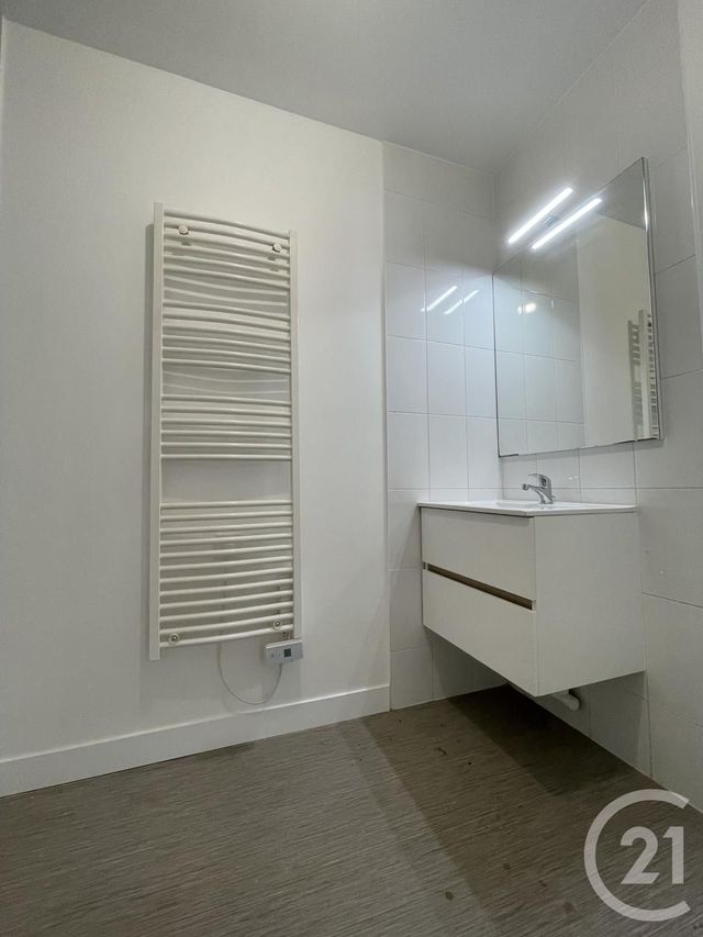 Appartement F3 à louer - 3 pièces - 63.0 m2 - EVRY - 91 - ILE-DE-FRANCE - Century 21 Eureka