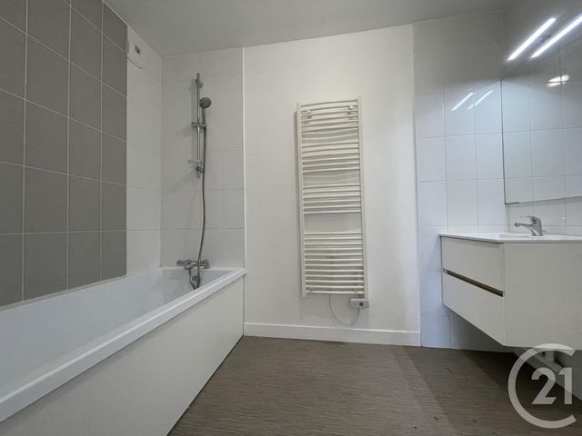 Appartement F3 à louer - 3 pièces - 63.0 m2 - EVRY - 91 - ILE-DE-FRANCE - Century 21 Eureka