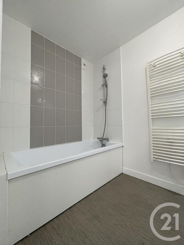 Appartement F3 à louer - 3 pièces - 63.0 m2 - EVRY - 91 - ILE-DE-FRANCE - Century 21 Eureka