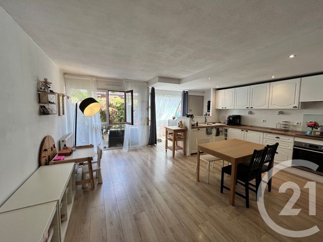 Appartement F3 à vendre - 3 pièces - 70.24 m2 - EVRY - 91 - ILE-DE-FRANCE - Century 21 Eureka