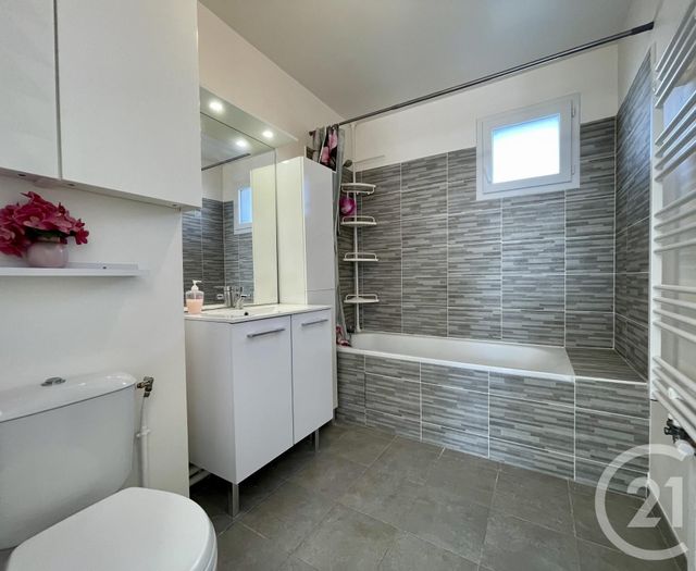 Appartement Duplex à louer - 4 pièces - 83.08 m2 - MOISSY CRAMAYEL - 77 - ILE-DE-FRANCE - Century 21 Eureka