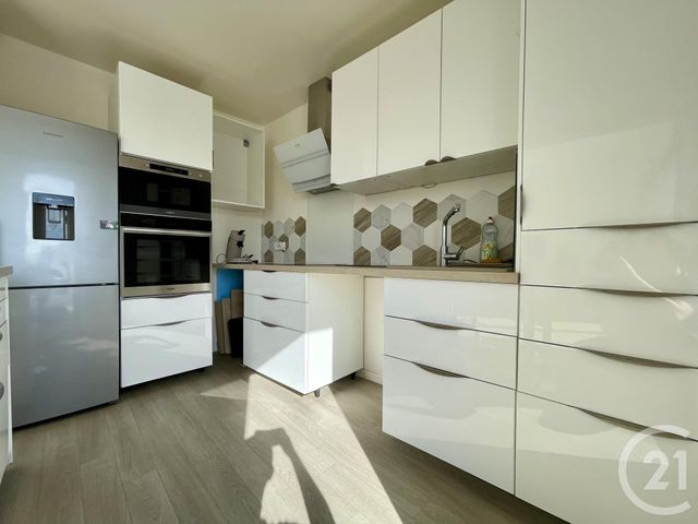 Appartement Duplex à louer - 4 pièces - 83.08 m2 - MOISSY CRAMAYEL - 77 - ILE-DE-FRANCE - Century 21 Eureka