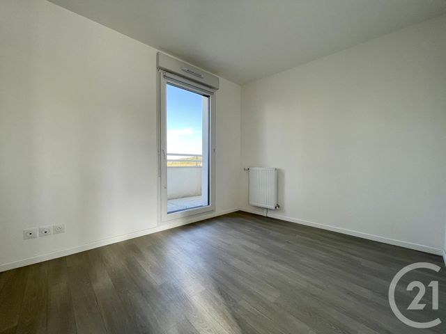 Appartement Duplex à louer - 4 pièces - 83.08 m2 - MOISSY CRAMAYEL - 77 - ILE-DE-FRANCE - Century 21 Eureka