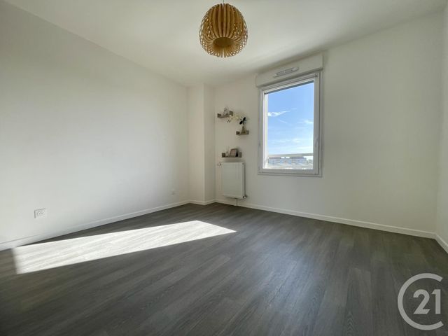 Appartement Duplex à louer - 4 pièces - 83.08 m2 - MOISSY CRAMAYEL - 77 - ILE-DE-FRANCE - Century 21 Eureka