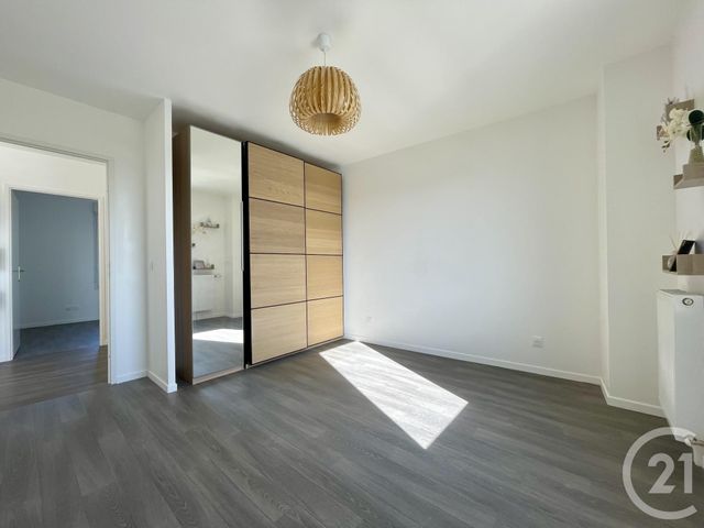 Appartement Duplex à louer - 4 pièces - 83.08 m2 - MOISSY CRAMAYEL - 77 - ILE-DE-FRANCE - Century 21 Eureka