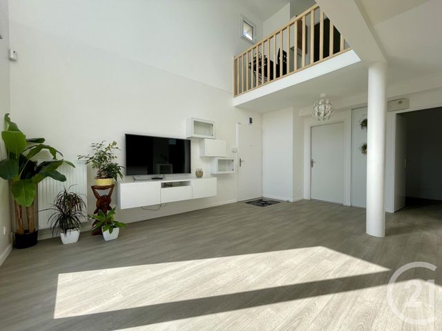 Appartement Duplex à louer - 4 pièces - 83.08 m2 - MOISSY CRAMAYEL - 77 - ILE-DE-FRANCE - Century 21 Eureka