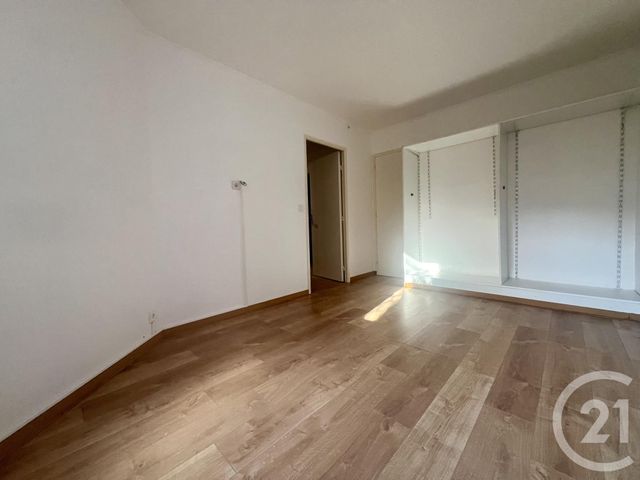 Appartement F2 à louer - 2 pièces - 47.76 m2 - EVRY - 91 - ILE-DE-FRANCE - Century 21 Eureka