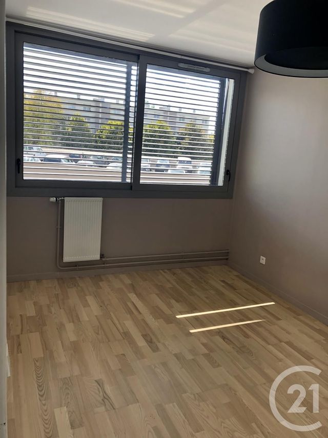 Appartement F2 à vendre - 2 pièces - 37.45 m2 - EVRY - 91 - ILE-DE-FRANCE - Century 21 Eureka