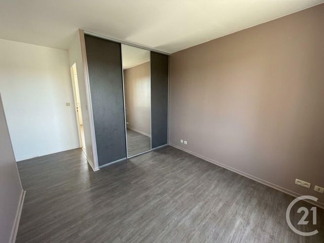 Appartement F2 à vendre - 2 pièces - 49.15 m2 - EVRY - 91 - ILE-DE-FRANCE - Century 21 Eureka
