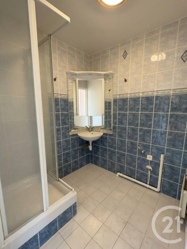 Appartement F2 à vendre - 2 pièces - 49.15 m2 - EVRY - 91 - ILE-DE-FRANCE - Century 21 Eureka
