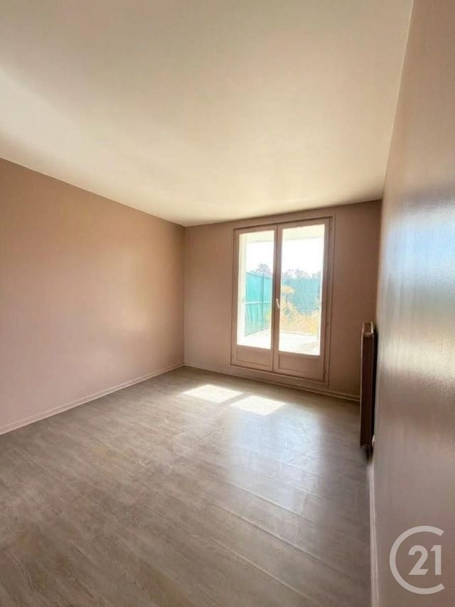 Appartement F2 à vendre - 2 pièces - 49.15 m2 - EVRY - 91 - ILE-DE-FRANCE - Century 21 Eureka